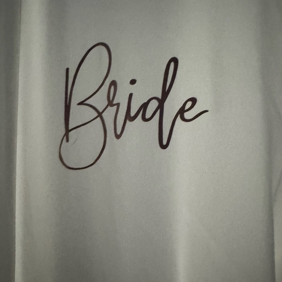 Bridal robe, white satiny fabric, size 4x/22US - Picture 2 of 5